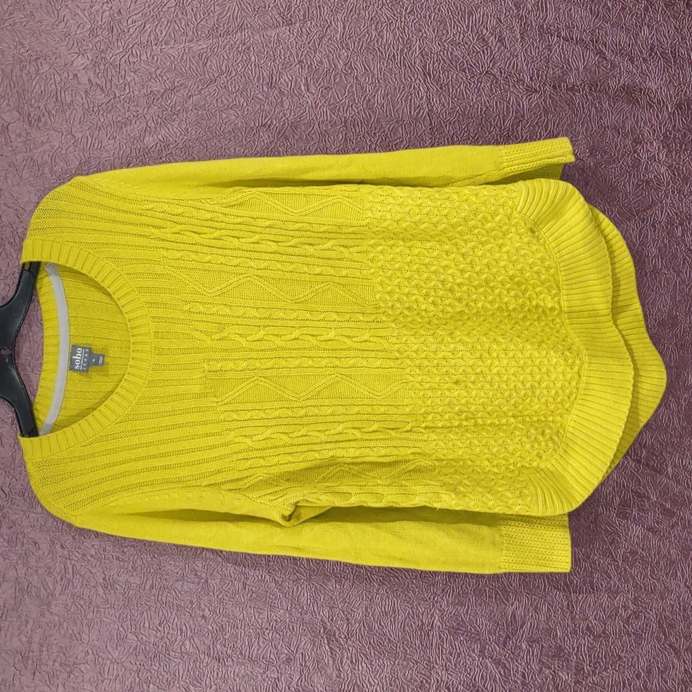 Soho Pullover sweater. (1069)